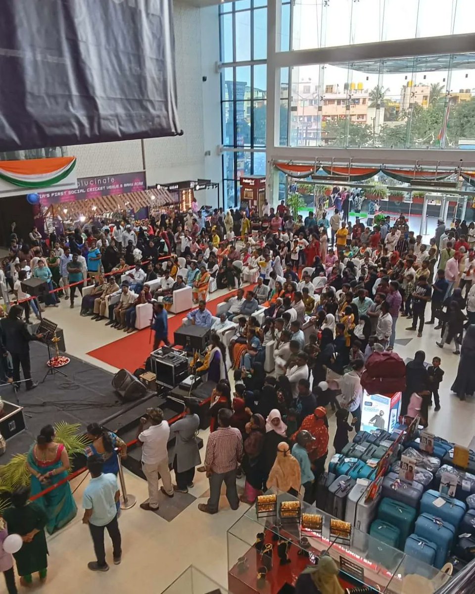 ElementsMall's tweet photo. Throwback Tuesday (2)
15.08.2023 | A big shout out to everyone who came out to #Salute our great #soldier's on Independance day @ElementsMall !!

#elementsmall #Salute #Soldiers #IndependenceDay #celebration #Nagavara #bangalore https://t.co/rXlST4FuG8