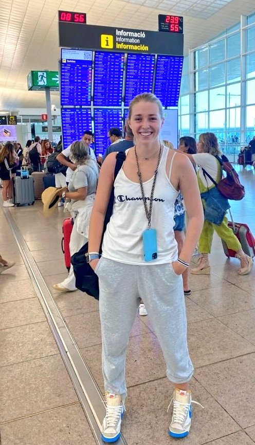 Marc, Ariadna, Jaume, i Laia!

Aquests 4 tennistes iniciats a l'Escola CT #Manresa endeguen nova experiència formativa i tennística als 🇺🇲

Per competir en #tennis a les lligues NCCA i NAIA i #estudiar a les universitats de #Minnesota #Kentucky #Missouri i #Michigan

Enhorabona🎾