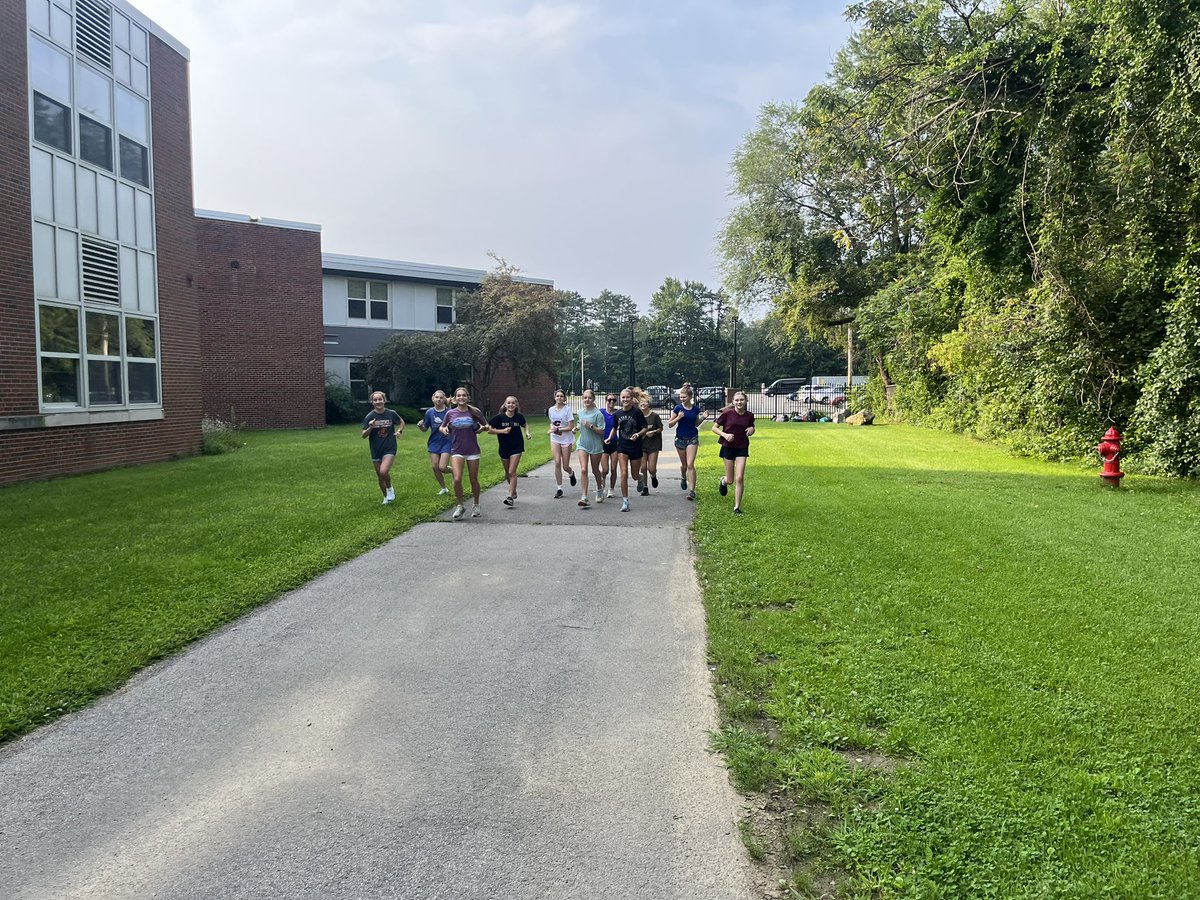 BHBLAthletics's tweet photo. Some morning conditioning. Make sure to reenergize and refuel your bodies. https://t.co/TSgrW9AZaR