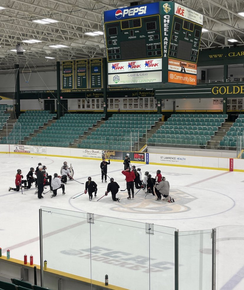 OttawaLadySens's tweet photo. Training camp on 📸

Thank you to @clarksongoldenknights for hosting our annual club retreat!!

#GoSensGo #Sensfam https://t.co/9FW0Fwmj3s