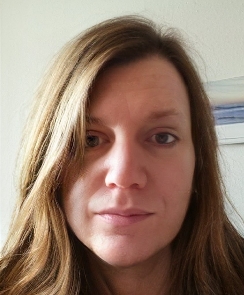 Ich lebe mein Leben seit meiner Jugend so, wie ich bin. Anfangs gegen den Widerstand meiner Eltern und der Familie. Einige haben sich abgewendet,  die meisten sind beimir geblieben. Ich hab vieles durchgemacht. Aber ich bin ich, lebe glücklich und zufrieden.  Ich bin angekommen🥰