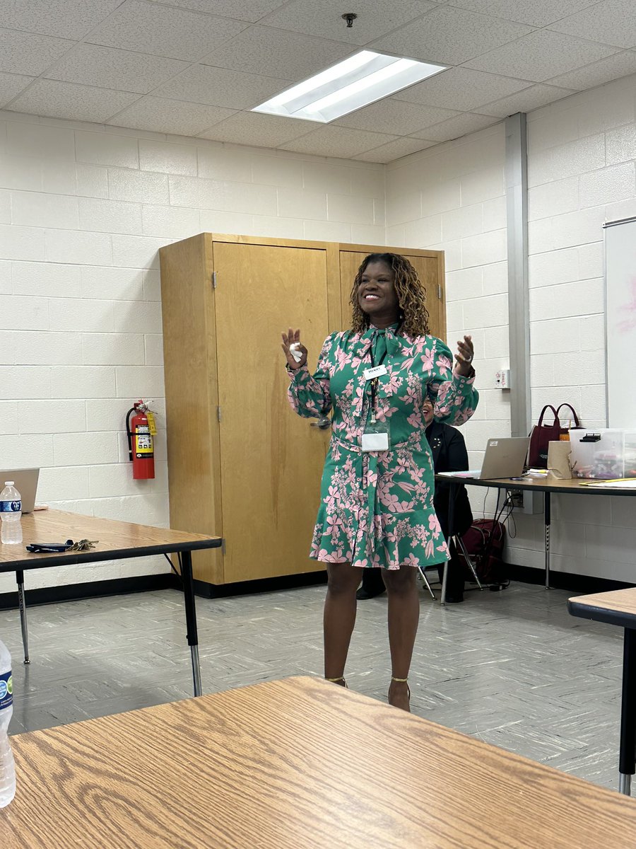 AkbarEducates's tweet photo. Excited to calibrate with principals on their walkthrough tools and observing The Highly Effective Classroom. #HenryLearns @TermerionMLakes @KeshaMuhammad3 @Math_HCS @GiftedELAGuru https://t.co/3XRSeL0i8j