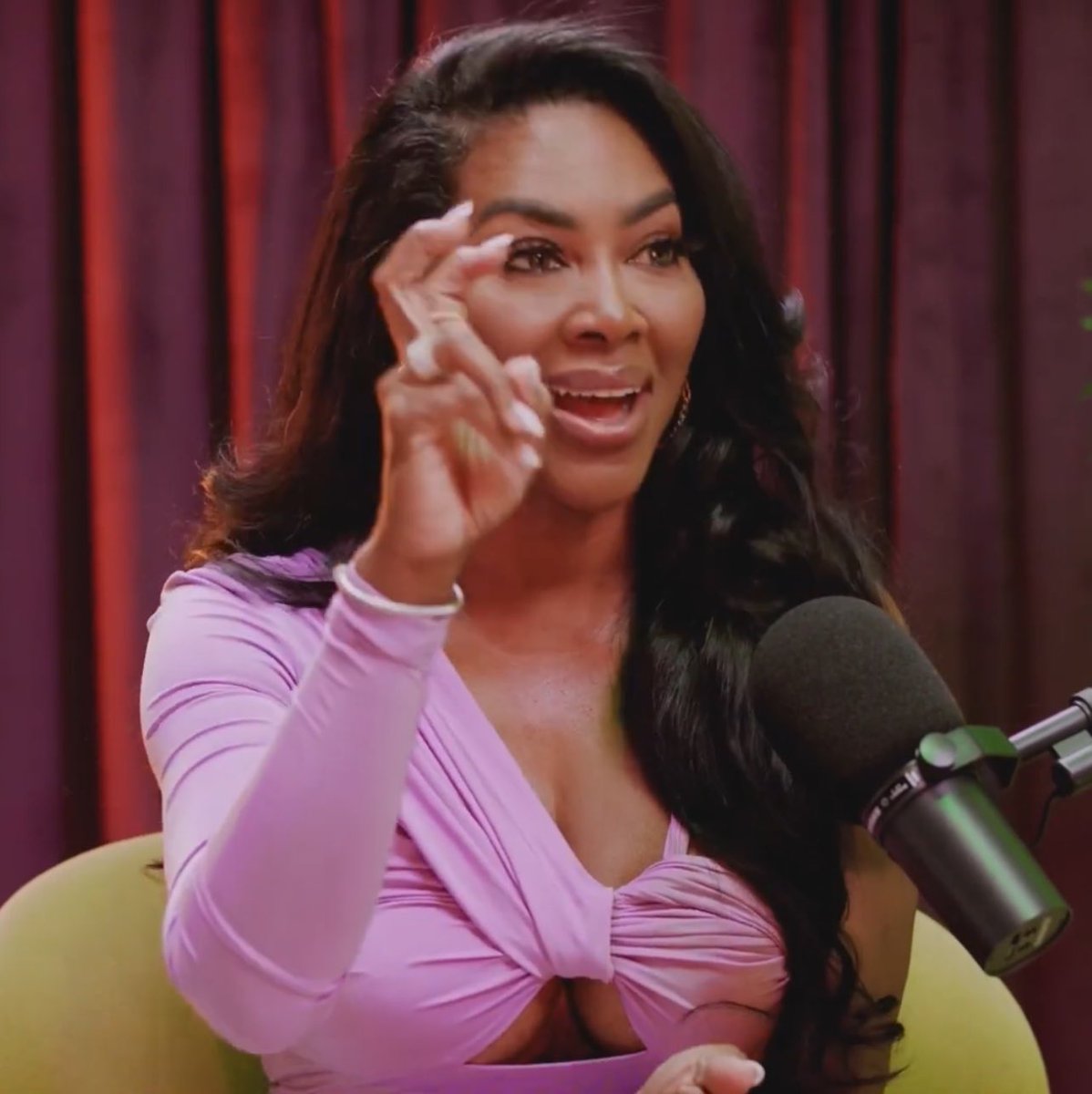 ThePeachReport's tweet photo. Kenya on Marlo:
“I think that Marlo is the quintessential example of why you don’t make a friend of the show a Housewife, it was a horrible mistake.
I feel like the desperation from her reeks and because she needs that peach.
I think the power is when you don’t need it.” https://t.co/HVrtuBDQod