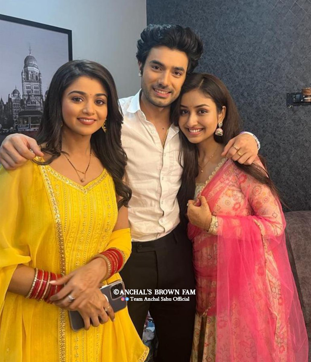 ANCHALSBROWNFAM's tweet photo. • UPDATE •

Parineetii leads!🤍✨

#AnchalSahu #TanviDogra #AnkurVerma #Anchalsbrownfam #TeamAnchalSahu #Parineet #Parineetii https://t.co/r3INW7Di6H
