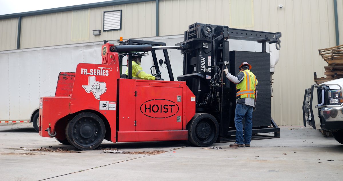 Communication and team work are essential in what we do every day. Rigging, moving, crating - we strive to bring peace of mind to customers by handling every piece of equipment with the highest level of care.

#rigging #machinerymoving #crating #heavylift #communication #teamwork