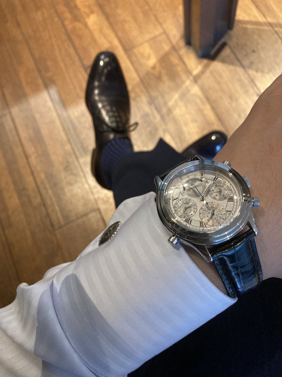 syuholi's tweet photo. 今日は久しぶりにアイアンドレスです！
見た目や質感、履きジワの感じが理想的なのに、いつも親指の付け根がやられてしまうw
本当どうにかならんもんか🤔

#leatherport
#iron_dress
#shellman https://t.co/VB1tliI2Vi