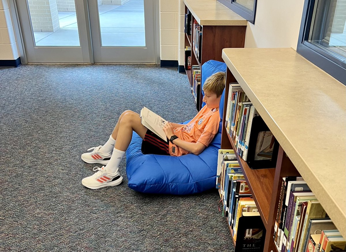 SLJH Library tweet media