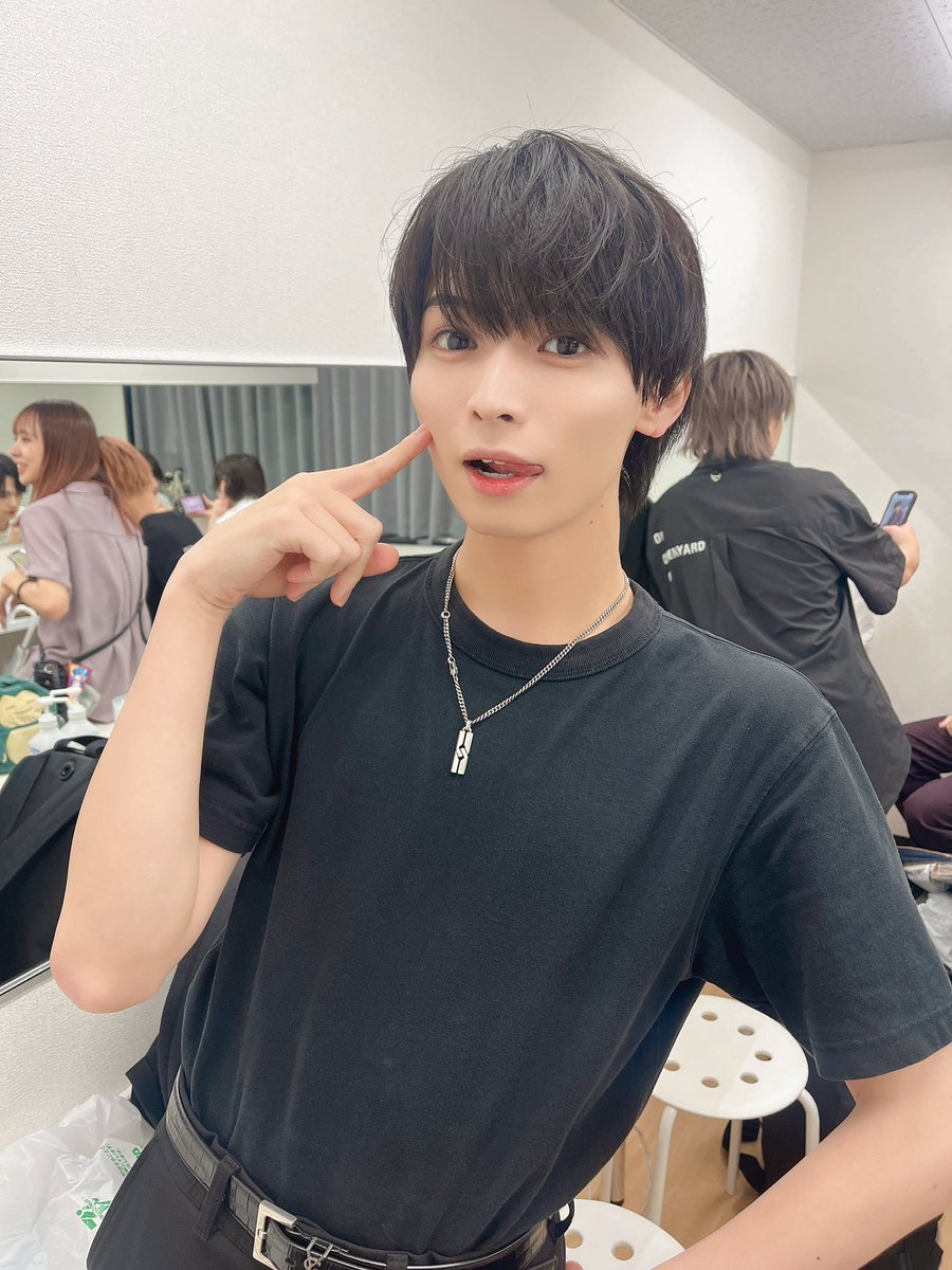 WeronikaStepka's tweet photo. jesteś za słodki 😭😭😭😭😭❤️❤️❤️❤️
Mój słodzak 😍
@morokei_he1p
#Idol #Morokei #zespół #He1p #jpop #japonia 🇯🇵❤️
#azja
#Poland🇵🇱 https://t.co/pn8IhRYlRi