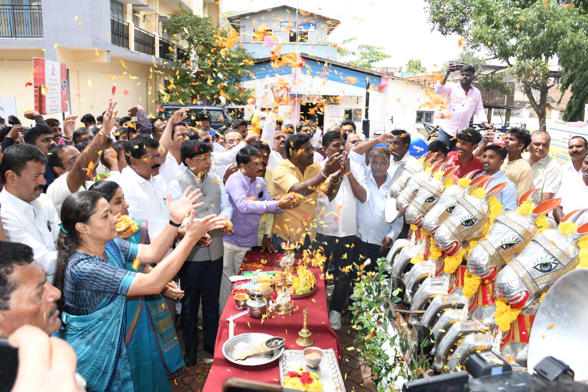 BCWDCKM's tweet photo. Celebrated 108th  birth anniversary of pioneer of social development and welfare programs and former Chief minister Shri D. Devaraj Urs by District administration, Chikkamagaluru.@BCWD_KARNATAKA @ckmpolice @CMofKarnataka @gopal17krishna @thekjgeorge @ZP_Chikmagalur https://t.co/9cAM8nhMNk