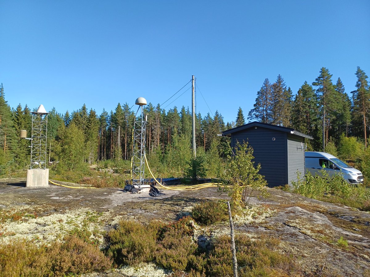 mirjambilker's tweet photo. The last absolute @gravity field campaign of the year is taking place. Last week we measured in the basement of #vamia school and in the weekend at Vaasa permanent #GNSS station @Maanmittaus @fgi_nls https://t.co/yXjlKfMpUd