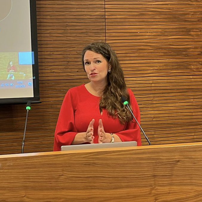 Kauden isoja tavoitteita on uudistaa valtion aluehallintoa palvelemaan yhä sujuvammin. Siinä tarvitaan vahvaa yhteistyötä, osaajien ammattitaitoa, keskustelua - ja edelleen monialaisuutta ja alueellista läsnäoloa. Tänään Avien &amp; Elyjen johdon strategiapäivässä. Yhdessä eteenpäin!