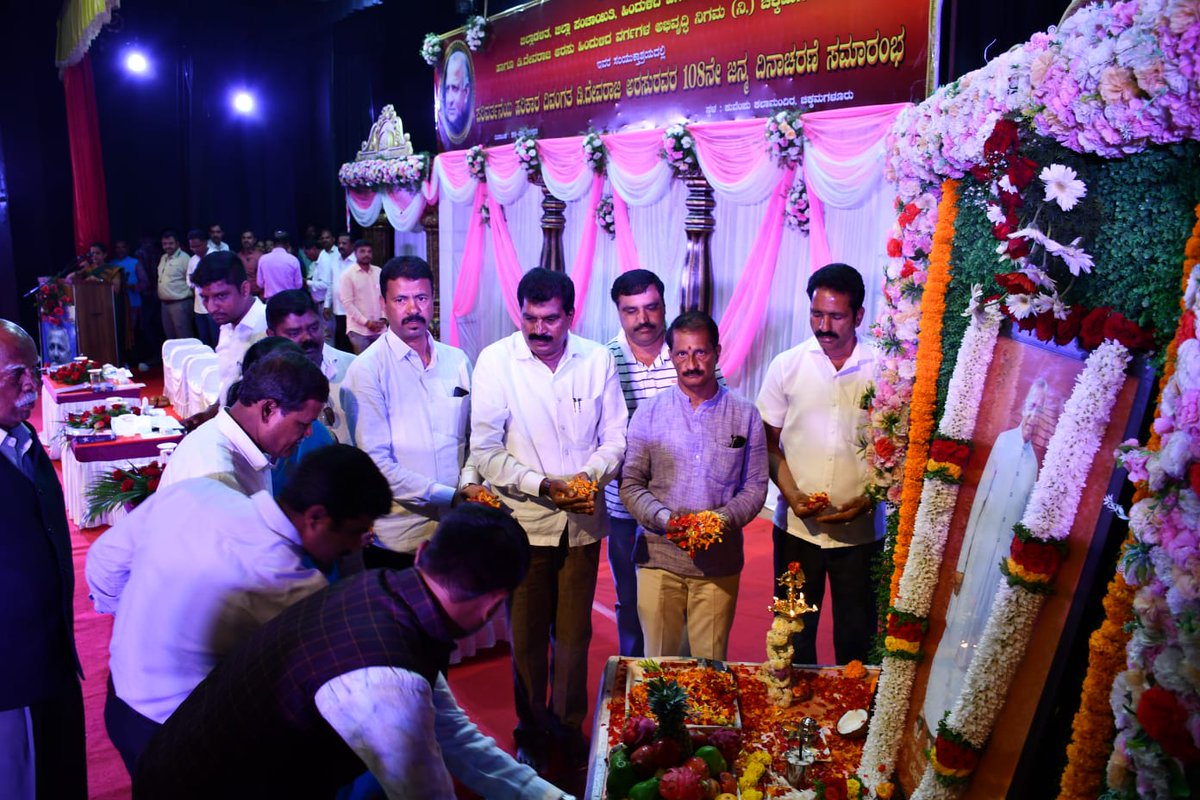 BCWDCKM's tweet photo. Inaugurated  108th  birth anniversary program of pioneer of social development and welfare programs and former Chief minister Shri D. Devaraj Urs by District administration, Chikkamagaluru.@BCWD_KARNATAKA @ZP_Chikmagalur @CMofKarnataka @gopal17krishna @thekjgeorge https://t.co/DGq2GcmcHW