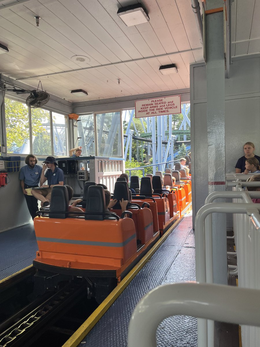 traveljenn's tweet photo. Starting the morning @Hersheypark on a classic! Guess this coaster. #sweetexpert #hersheyparkhappy https://t.co/hGSWieIVr7
