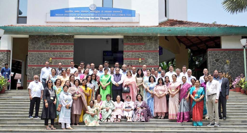 OberoiShelly's tweet photo. Been all nostalgic at my alma mater @IIMKozhikode today, as I with Education Minister @AtishiAAP met & interacted with the second batch of MCD School principals who are there for school leadership training.

It's so inspiring to see the focused investment into education leaders under the guidance of CM @ArvindKejriwal. Our school leaders will set the pace for the transformation of MCD Schools in years to come!