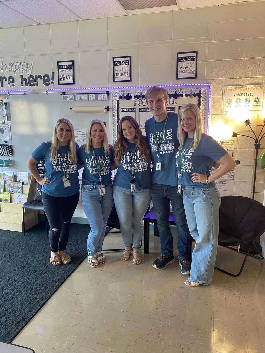 Kennerly Elementary teachers eagerly waiting for their students! <a href="/LindberghFlyers/">Lindbergh Schools</a> <a href="/KennerlyFlyers/">Kennerly Elementary School</a> #WhyWeFly