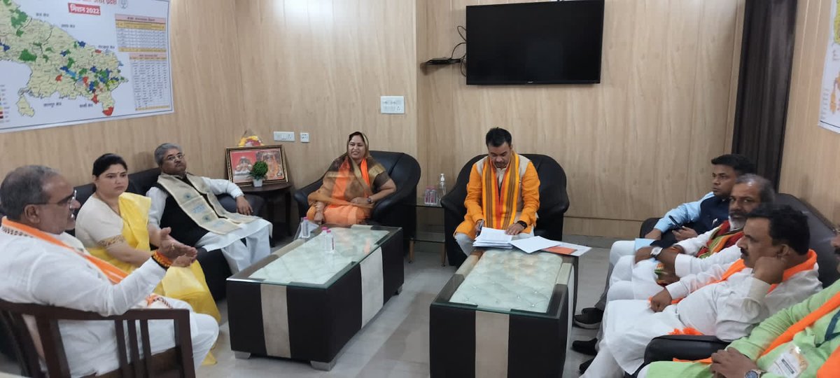 sunilbharala's tweet photo. #लखनऊ प्रवास के दौरान भाजपा प्रदेश मुख्यालय व आवास पर आज बीजेपी राष्ट्रीय महामंत्री मा. श्री दुष्यंत गौतम जी,   @BJP4UP प्रदेश अध्यक्ष मा. श्री @Bhupendraupbjp जी कार्यालय सह प्रभारी मा. श्री अतुल दीक्षित सहित भाजपा कार्यकर्ताओं व पदाधिकारी से शिष्टाचार भेंट कर कुशल क्षेम लिया। https://t.co/V6SkS1Vsm8