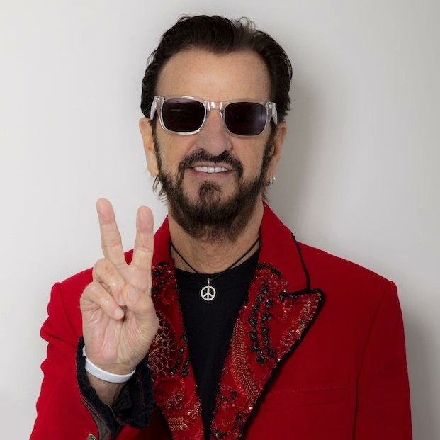BeatlesSpain's tweet photo. 📀 𝗥𝗶𝗻𝗴𝗼 𝗦𝘁𝗮𝗿𝗿 ha anunciado hoy los detalles de su 4º #EP, 𝑹𝒆𝒘𝒊𝒏𝒅 𝑭𝒐𝒓𝒘𝒂𝒓𝒅, para octubre de 2023. Incluye una canción escrita y producida por 𝗣𝗮𝘂𝗹 𝗠𝗰𝗖𝗮𝗿𝘁𝗻𝗲𝘆.
➕️ℹ️ https://t.co/Cdo3kQ76gS
#RingoStarr #RewindForward #PaulMcCartney #TheBeatles https://t.co/XYztO9eeBA