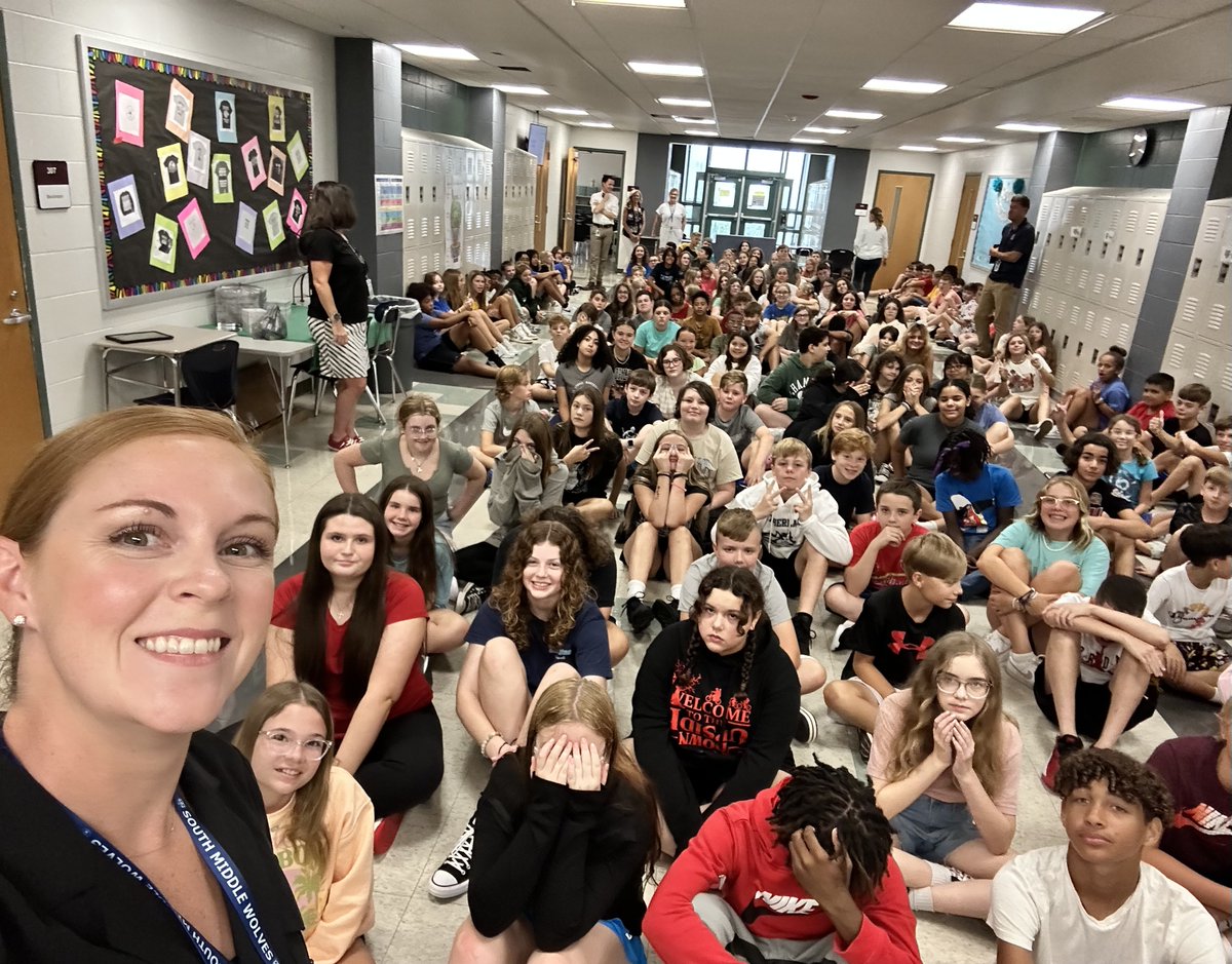 ABuhr_WSMS's tweet image. A bright and early #BUHRdsEyeView with Team 7C this morning! They humored my selfie request (some more willingly than others 😆) after following our core values and being a respectful audience! Way to go, Wolves! #WSMSWolves #WeAreWentzville #LetsGoWolves