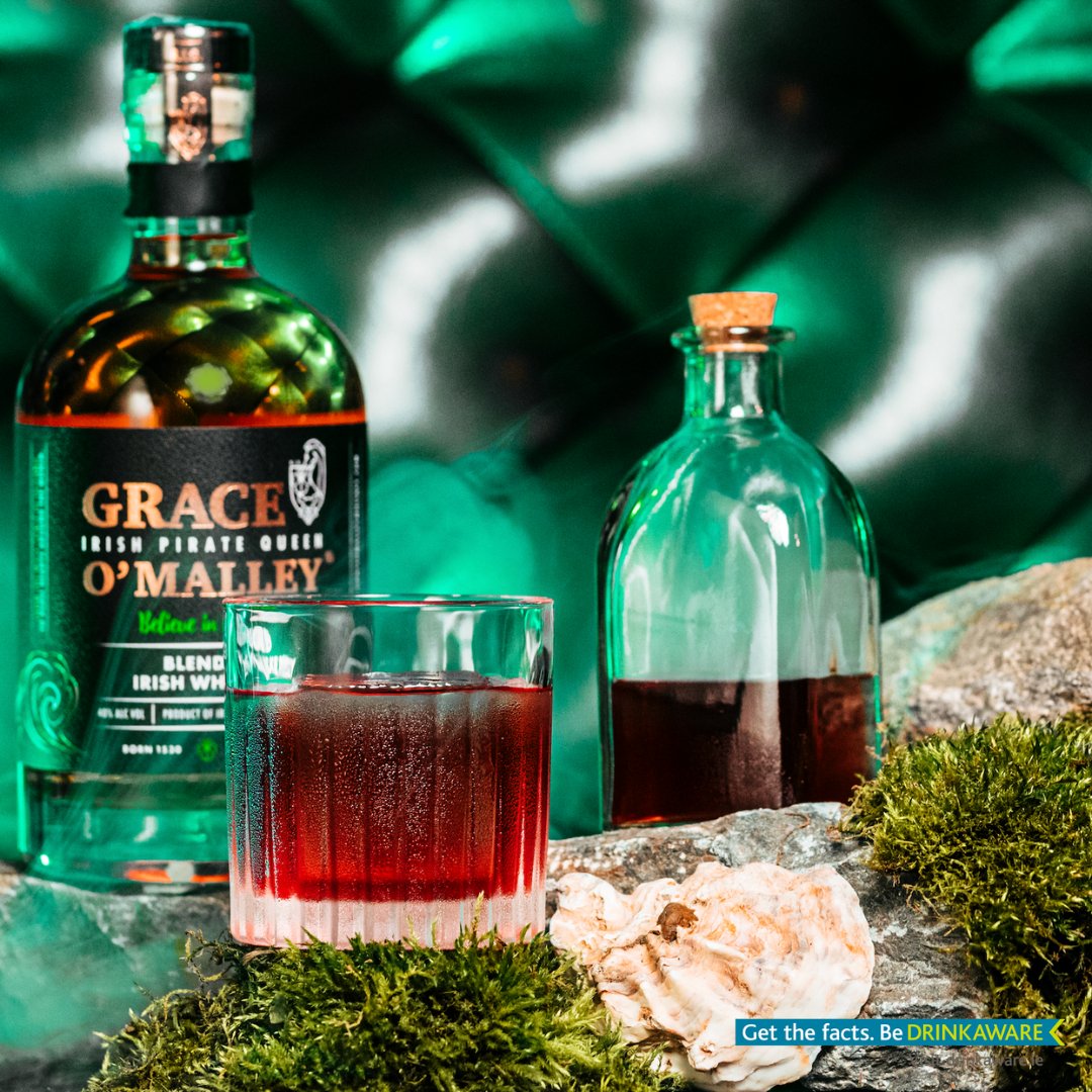 Talún agus Farraige: A Tribute to #GraceOMalley, Queen of Land and Sea! 🌊 👑 

⚔️ 50ml Grace O’Malley Blended Irish Whiskey
⚔️ 10ml Osbourne Ruby Port
⚔️ 2 dashes of Angostura Bitters
⚔️ 1 dash of Orange Bitters
⚔️ 15ml of Gunpowder Syrup

#BelieveInGrace #irishwhiskey #irish