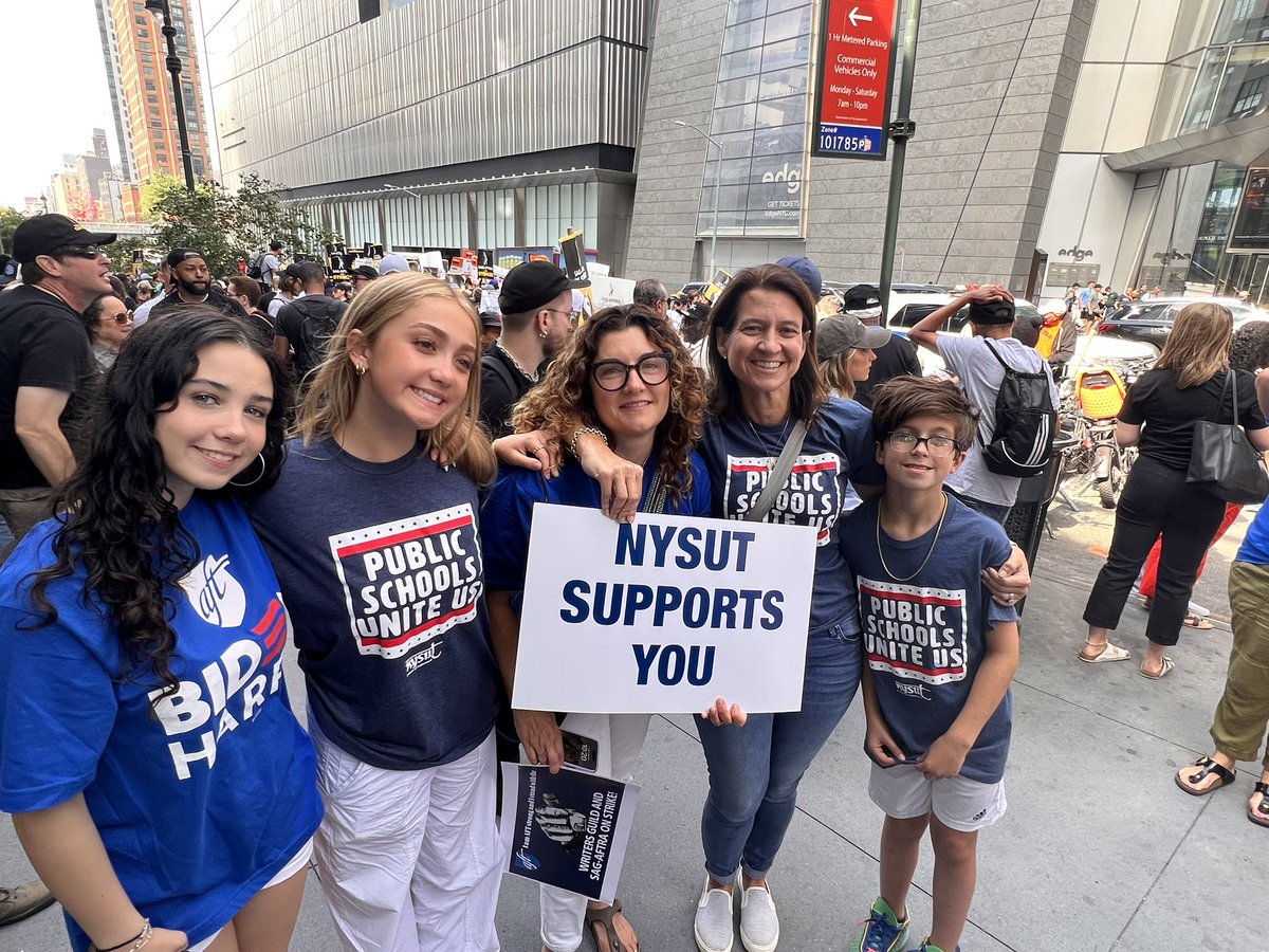 mspetter's tweet photo. ✊✊✊YES! let's celebrate and support the talented people who create amazing characters, build worlds, and allow us to express and connect with emotions! @sagaftra @WGAEast @AFLCIO @CentralLaborNYC @nysut @AFTunion #SagAftraStrike #WGA #113Days https://t.co/qd9UtM0YH3