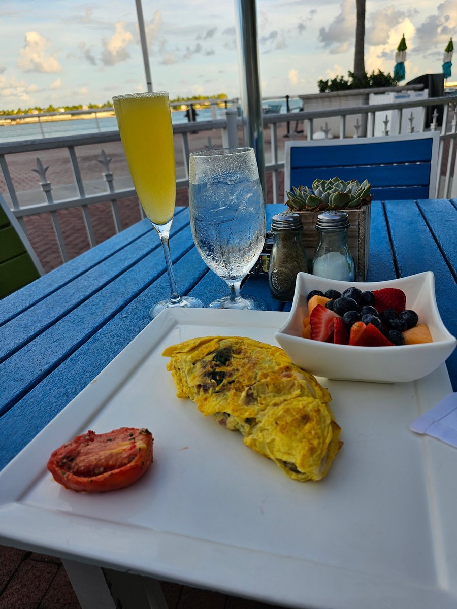 FlaKeysResorts's tweet photo. Started the day right with breakfast at Bistro 245, overlooking Key West Harbor at Opal Key Resort and Marina. The view matched the delicious food, a blend of flavors that embraced the coastal charm. βπ³π
#Bistro245 #OpalKeyResort #BreakfastWithAView #CoastalFlavors #KeyWest https://t.co/WcpsnRQIVg