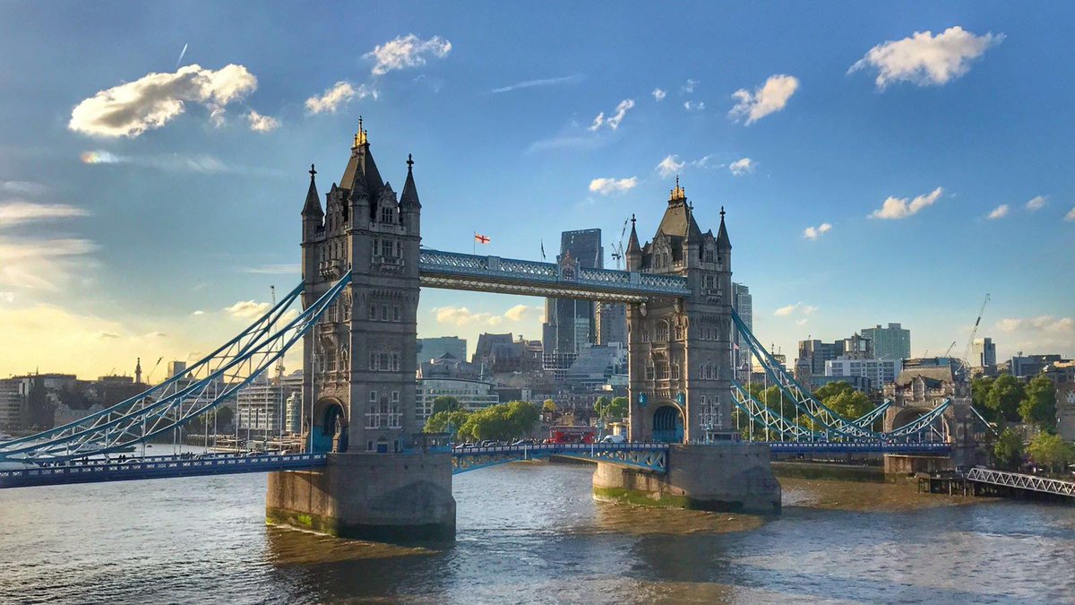 The <a href="/TowerBridge/">Tower Bridge</a> lift and accompanying tests which #Oceandiva had scheduled for Wednesday, 23 August have been cancelled. #WrongBoatWrongRiver