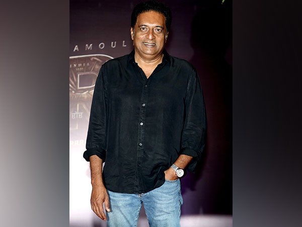 Anti national  Prakash Raj booked in Karnataka for mocking 'Chandrayaan-3'

Nation first , nation is everything.

Retweet it .