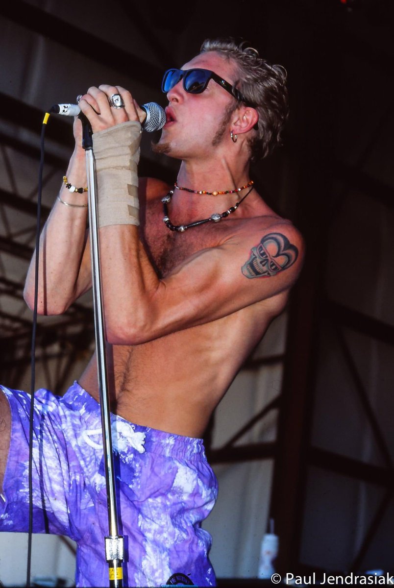 pauljendrasiak's tweet photo. Remembering Layne Staley on his Birthday. https://t.co/HaTy72AnYp