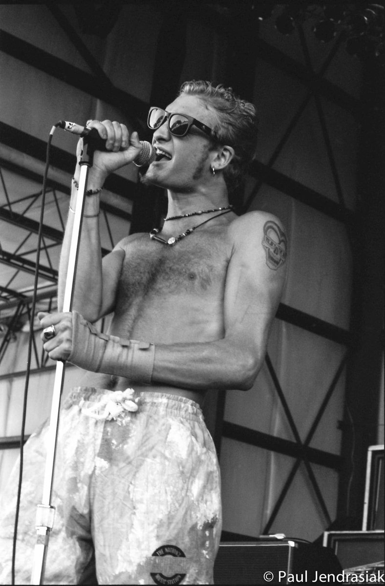 pauljendrasiak's tweet photo. Remembering Layne Staley on his Birthday. https://t.co/HaTy72AnYp