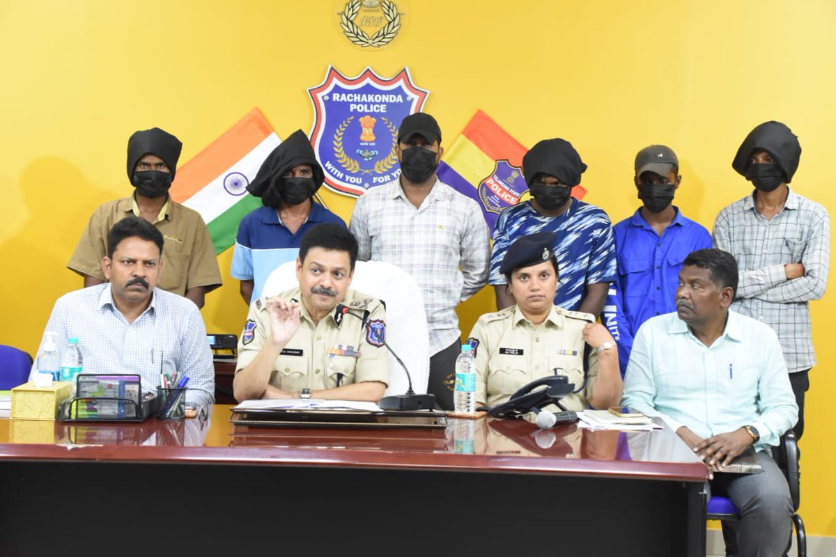 jsuryareddy's tweet image. 3 men #SexuallyAssaulted a minor by threatening with knife at @meerpetps  limits in #Hyderabad. The #RachakondaPolice detected the #GangRape case of the minor and 
 arrested 6 accused persons U/s 452, 324, 376-DA, 506 IPC and Sec. 5(g)r/w 6 of #POCSO_Act , said CP @RachakondaCop