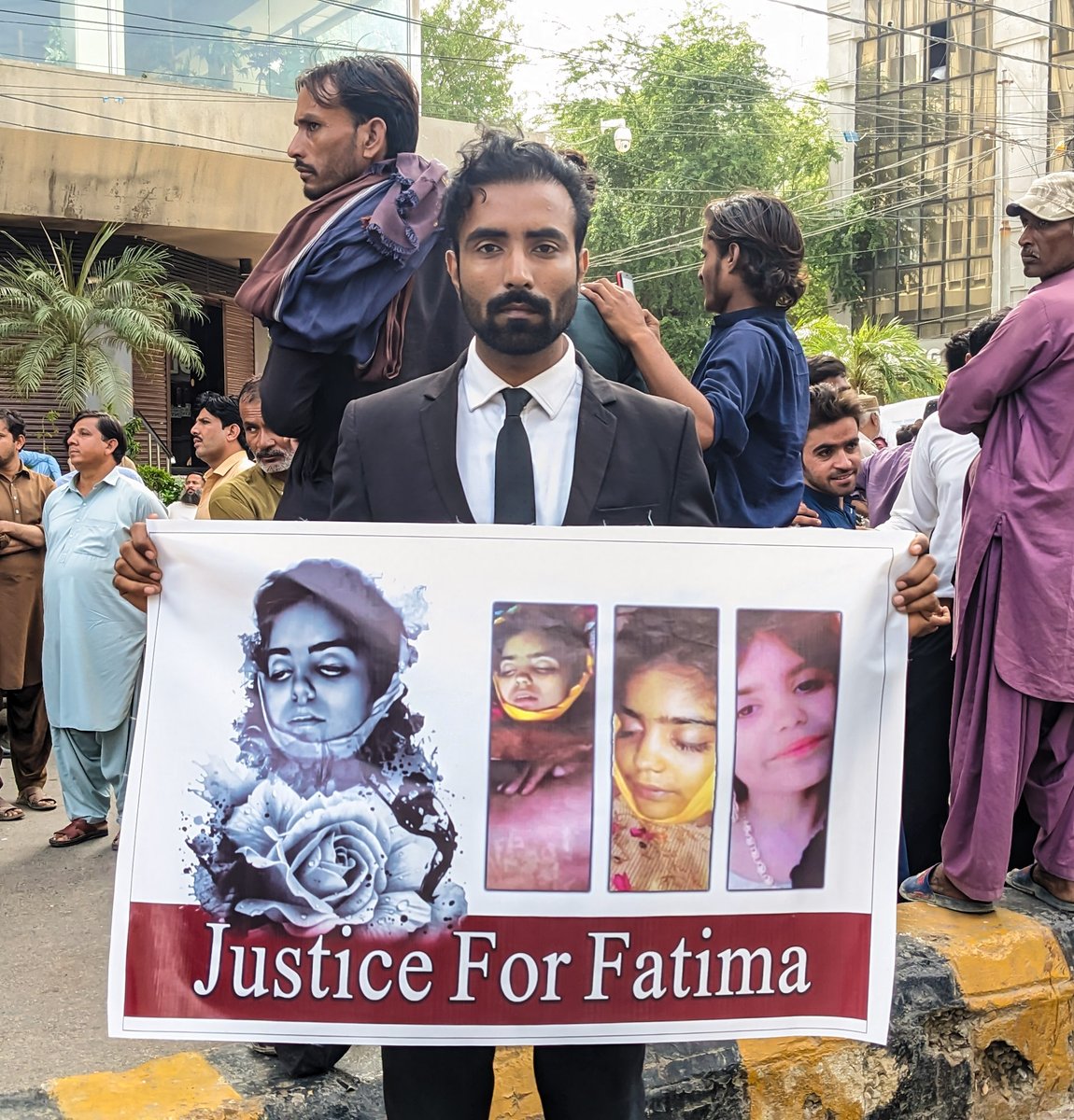 MujtabaRajpar's tweet photo. We want schools rather than havelies of cruels 
#JusticeForFatima https://t.co/Jly4CeSL0S