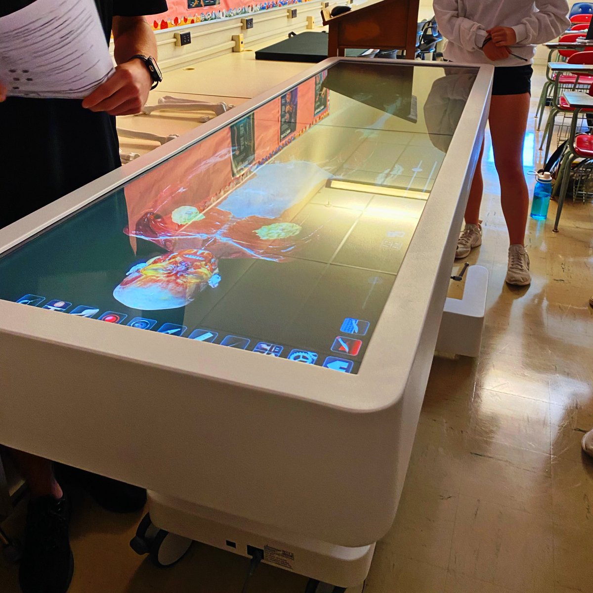 StreatorHigh's tweet image. We have now introduced an @Anatomage table to our Kinesiology class with Mr. Koncor!! 
#anatomage #anatomagetable #kinesiology #shsdawgs