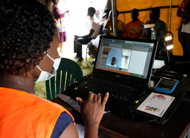 boellza's tweet photo. “It is important for the EU Election Observation Mission not to water down its standards for the elections, nor to tone down its findings”, cautions @hugoknoppert from @Zim_Europe.
Click to read how the #ElectionsZW will test @euinzim re-engagement with Zimbabwe. #TheElectionsWeWant
Link: https://t.co/e4aQbl8am8
📷: @tmukwazhi