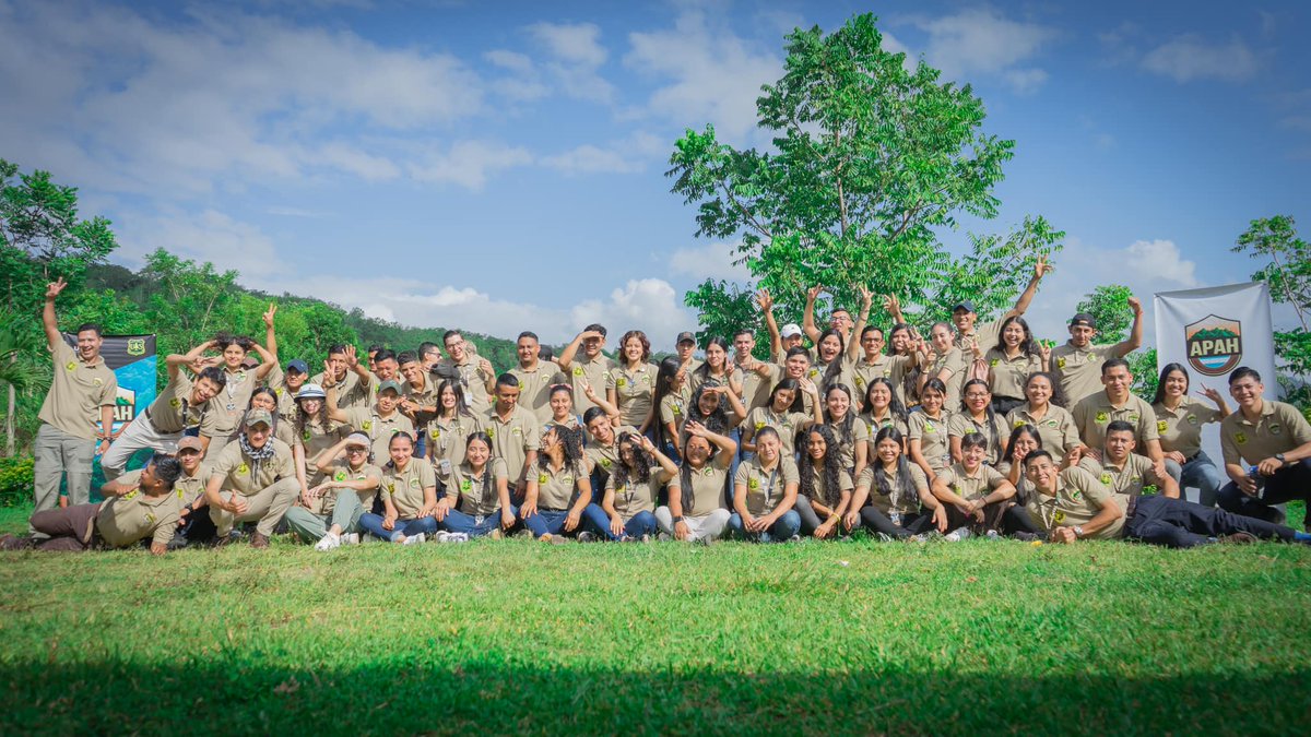 GizHonduras's tweet photo. Con el fin de promover cambios para la conservación de #Honduras, se llevó a cabo la III Asamblea General de la Asociación de Promotores Ambientales de Honduras #APAH. En colaboración con #FOPROHN ,#PROCAMBIO #GIZ y miembros de promociones egresadas de #JPCH @USFSIPHonduras 🌳 https://t.co/o4vXpwYSLj