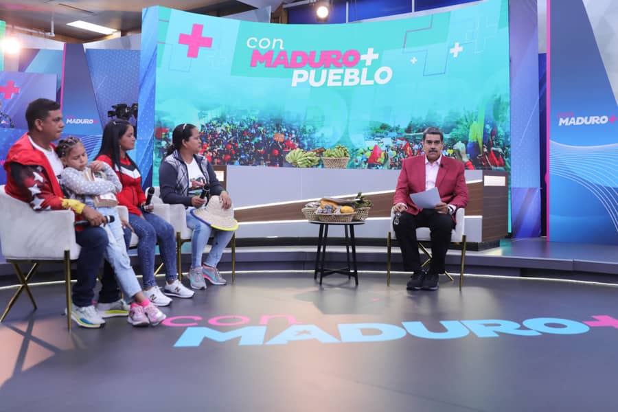 PsuvBrion's tweet photo. Nuestro organizador del equipo político municipal del Partido Socialista Unido de Venezuela Jesus Zarrella y nuestra movilizadora  Vanessa Roman, sostuvieron encuentro con el presidente Nicolás Maduro en su programa *Con Maduro+. https://t.co/qh5s1l02O2
