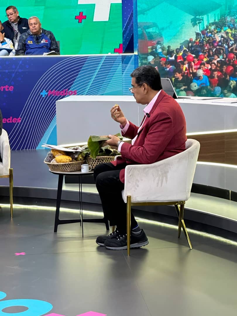 Nuestro organizador del equipo político municipal del Partido Socialista Unido de Venezuela Jesus Zarrella y nuestra movilizadora  Vanessa Roman, sostuvieron encuentro con el presidente Nicolás Maduro en su programa *Con Maduro+.