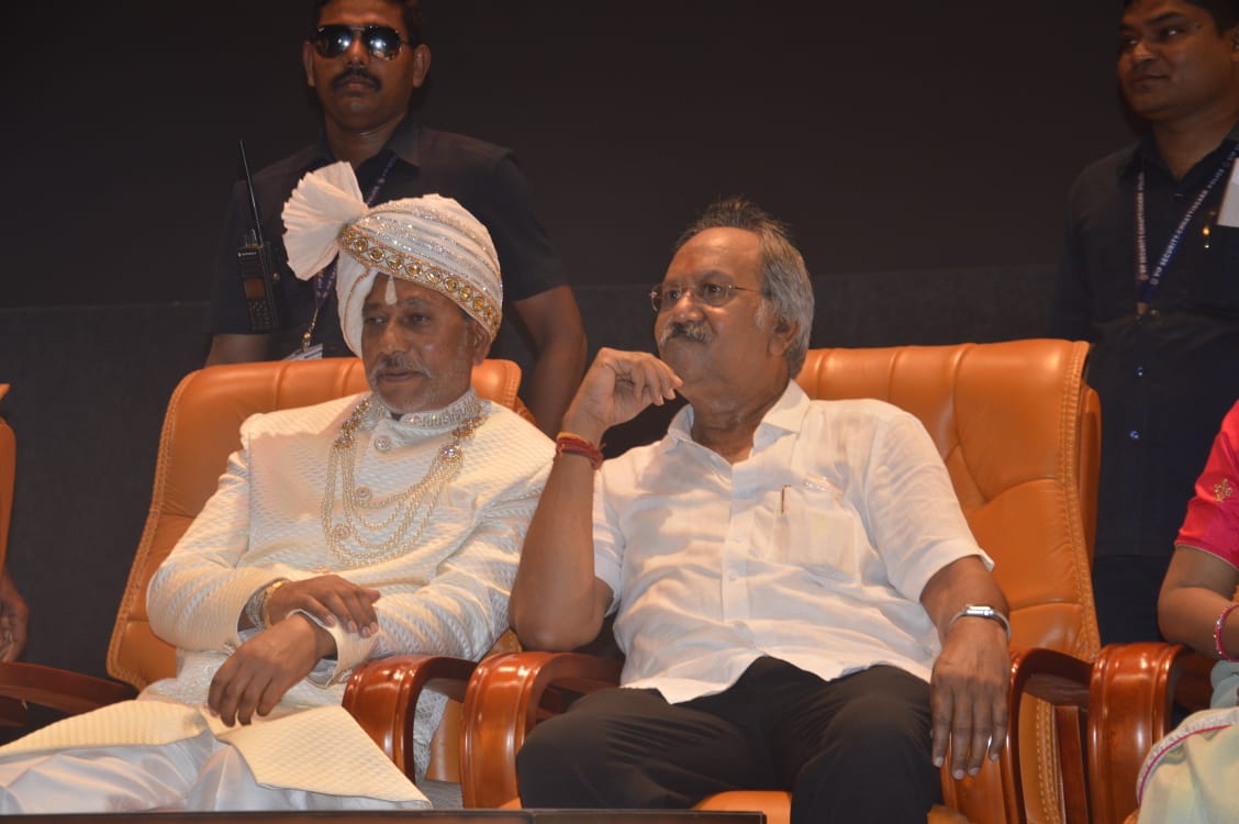 brijmohan_ag's tweet photo. बाबा गुरु घसीदास की जय

अखिल भारतीय सतनाम सेना के राष्ट्रीय अध्यक्ष राजागुरु धर्मगुरु बाबा बालदास साहेब जी का भाजपा परिवार में स्वागत है। आपके पार्टी में शामिल होने से पार्टी को और मज़बूती मिलेगी, बाबा गुरु घसीदास जी के सपने को हम सब साथ मिलकर साकार करेंगे। https://t.co/Q5ApXPrCjh