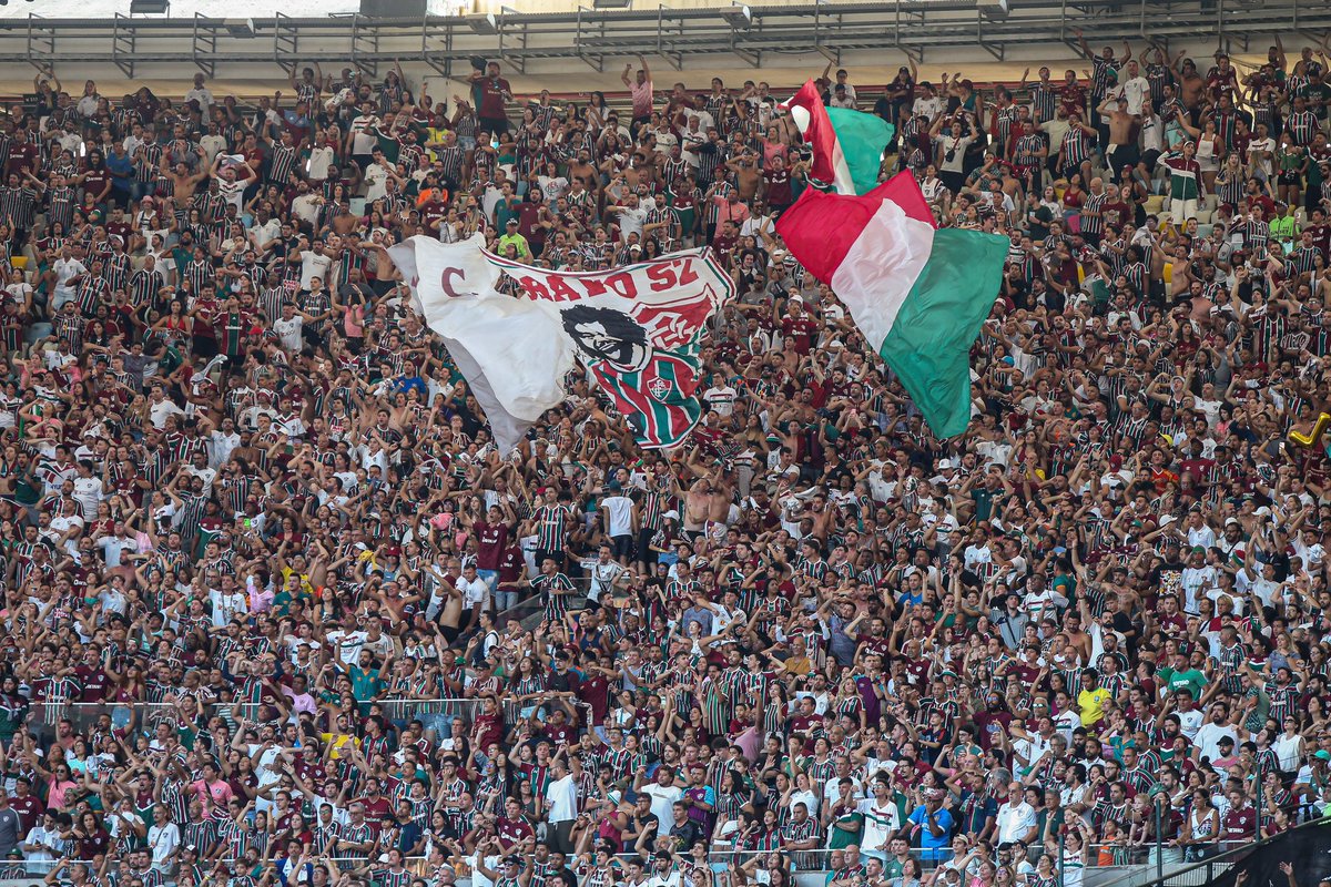 futebol_info's tweet photo. Fluminense anuncia proibições da Conmebol para o jogo desta quinta-feira, contra o Olimpia, pela Libertadores:

- São PROIBIDAS as ações conhecidas como “RUAS DE FOGO” para a recepção dos jogadores na chegada ao estádio!

- É PROIBIDO o uso de qualquer artefato inflamável, pirotécnico ou explosivo – como fogos e sinalizadores – dentro do estádio ou nas áreas próximas e vias no entorno do local da partida;

- É PROIBIDA a entrada no estádio com bandeirões, bandeiras em hastes de qualquer tipo, pau de selfie e guarda-chuva;

- É expressamente PROIBIDO qualquer tipo de foguetório nos arredores onde a equipe visitante está hospedada.

- É PROIBIDO entrar com camisa, bandeira e acessórios de qualquer outro time ou seleção da América do Sul.

📸 Marcelo Gonçalves/Fluminense FC