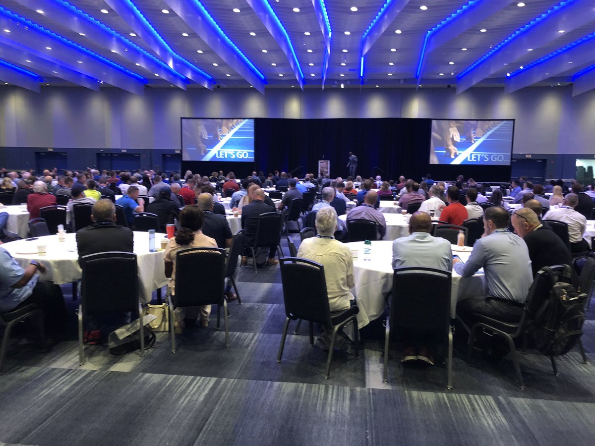 MaggieAWWA's tweet photo. #OneWater in Ohio kicks off with an amazing keynote by #DMIC Chair Donnell Duncan. Stop by the expo hall to visit with volunteers and exhibitors. #SectionSharing https://t.co/JvD6FQ9Msq