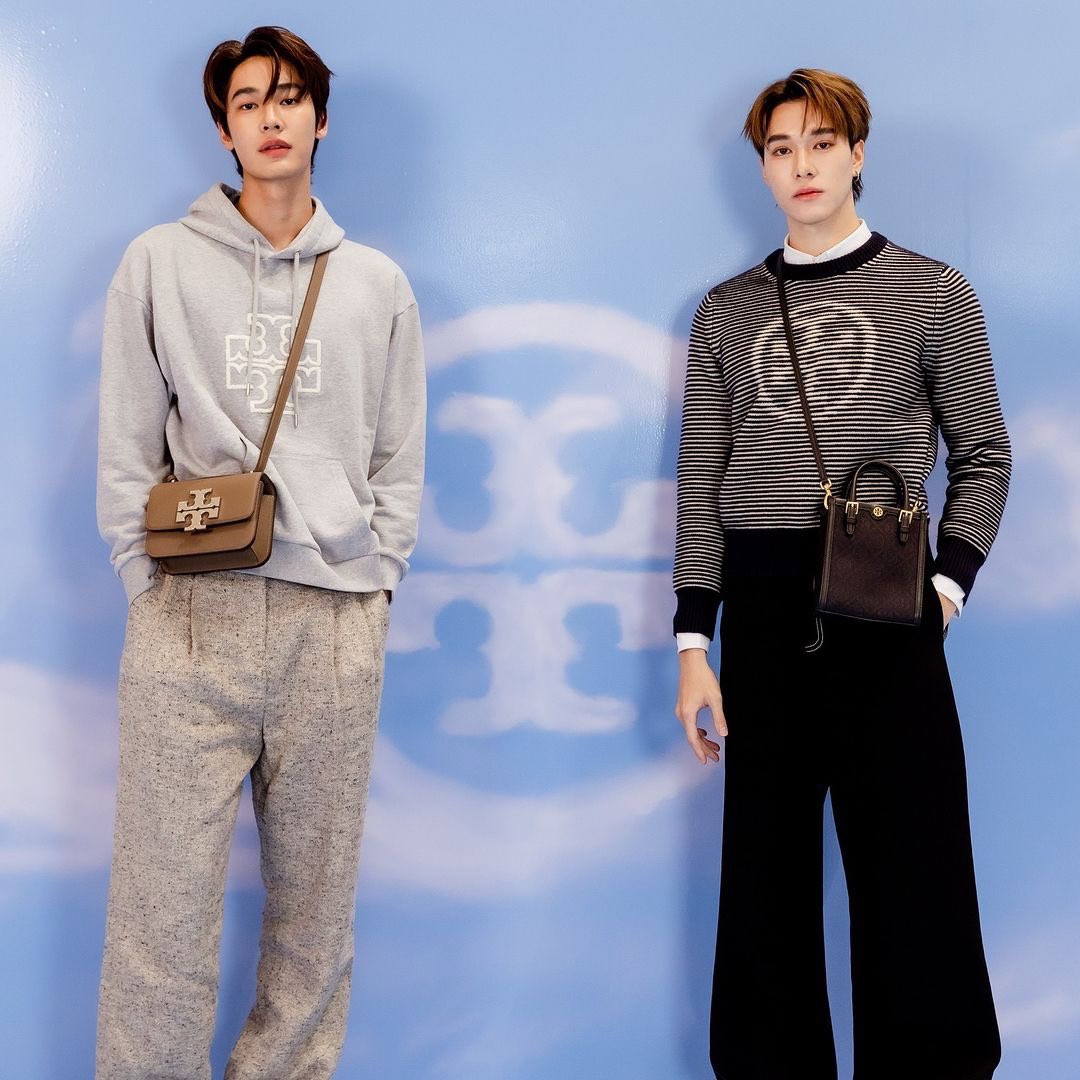 Dewjsu_club's tweet photo. IG : ppgroupthailand

😎😎😎

#TMonogramxDew 
#ToryBurchICONSIAM
#ToryBurchThailand 
#dew_jsu https://t.co/RaFoO3DAoB