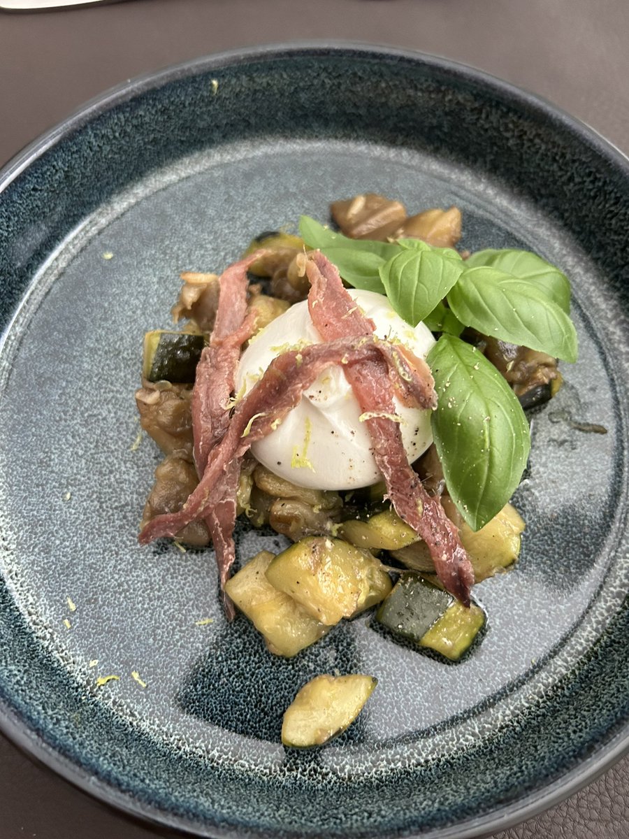 mdago87's tweet photo. #summer #fresheating #marinatedsalmontrout #fennelsalad #orangefillet #eggplant #aubergine #zuchetti #burrata #anchovies #basil #whitewine #chardonnay #planeta #italy ๐ฎ๐น #delicious #friends #enjoy ๐ฅณ๐ท๐ธ๐ซถ๐ผ the wine went really well with the food. recommended ๐ https://t.co/BMbghGZsIN