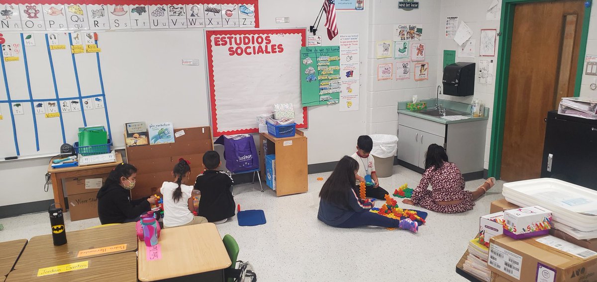 MeikkaJ's tweet photo. @crenshawcubs in Mrs. Moreno's room are practicing working in station rotations.   Y'all, it's just day 5 and these scholars are on it. Way to go Mrs. Moreno!  #CubCountry #BuildACub https://t.co/bNCCTocf9Y