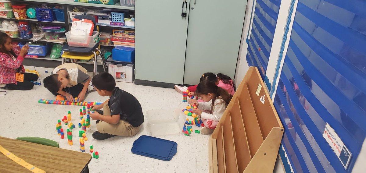 MeikkaJ's tweet photo. @crenshawcubs in Mrs. Moreno's room are practicing working in station rotations.   Y'all, it's just day 5 and these scholars are on it. Way to go Mrs. Moreno!  #CubCountry #BuildACub https://t.co/bNCCTocf9Y