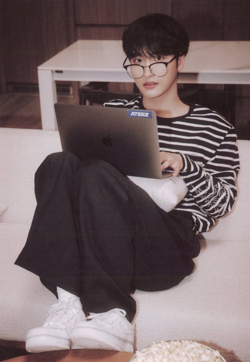 Popular jock Jxxng taking away cutie nerdy Hwxs virginity and innocence😵‍💫😵‍💫😵‍💫 something something Se0nghwx’s first frat party and him very aware of people trying to grind on him or talk to him, but he’s very nervous and overwhelmed.