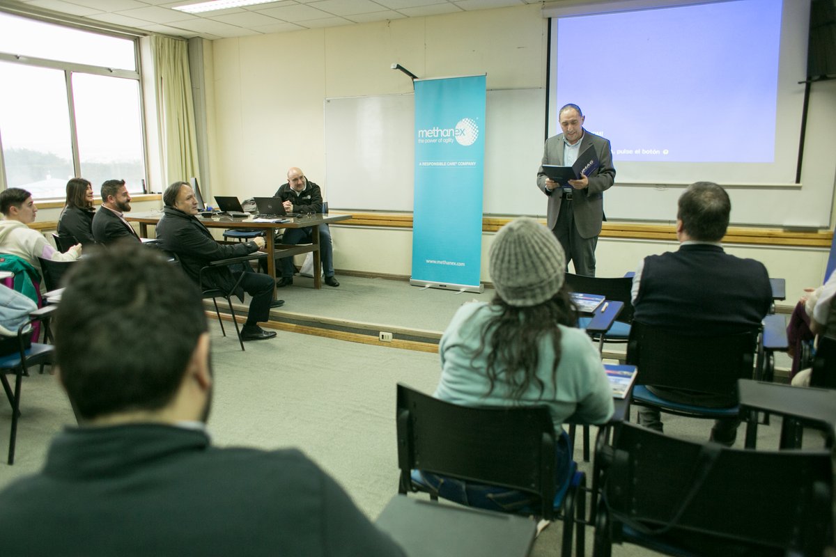 MethanexChile's tweet photo. Comenzó la 5ta edición del curso “Sistema de Gestión de Conducta Responsable en la Industria Química”🧪, impartido entre Methanex y la Asociación Gremial de Industriales Químicos de Chile para los estudiantes de ingeniería de la @udemagallanes #MethanexChile #ConductaResponsable https://t.co/JfZuiiBlBR