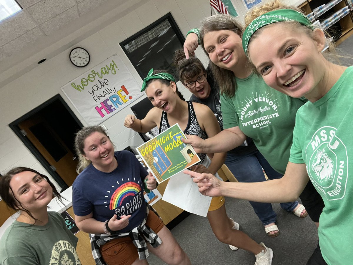 simply2nd_mves's tweet photo. #ONElearngrowbloom

@MVElementary https://t.co/wXikgAi0bP