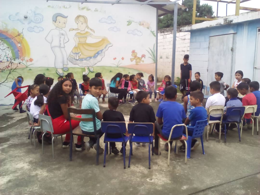 Cnae_Guacara10's tweet photo. ▪︎ Día 22 continuamos desplegados en los Agosto de Paz Sembrando Amor, Trabajo en Equipo para seguir Nutriendo a nuestros Niños, Niñas de la Patria.
@_laavanzadora @pedrodiazg59 @cnaeoficial @norelys_bolivar @gaza1616 @FontalvoCNAE @zecarabobo @Xiomaluna
#ConsensoDeVenezuela https://t.co/VIxefB8XWm