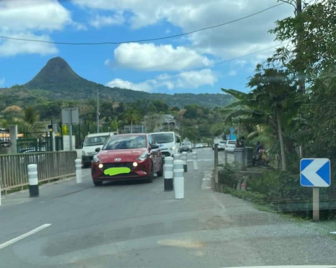 THUGLIFE9761's tweet photo. Que des élus incompétents à Mayotte 🇾🇹 wanagnagou mliyo farantsa namssomer mchouker hatrou rijo Tsaguer tsi yatrou Be Neka de watrou waliyo vanou Tsi yatrou iguiya chonga pauvre MAYOTTE 🇾🇹 https://t.co/Sg5kQLt52b