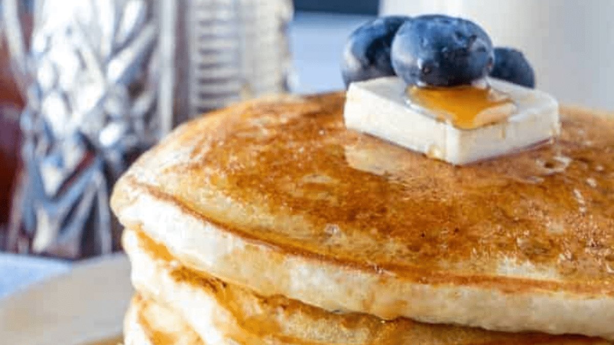 TaraNoland's tweet image. Embark on a journey to relive the comfort foods of classic diner fare with our Brunch Diner Food You Can Make at Home. #brunch #dinerfood #breakfast #pancakes #waffles #eggs #bacon #dinerclassics #roundup noshingwiththenolands.com/brunch-diner-f…