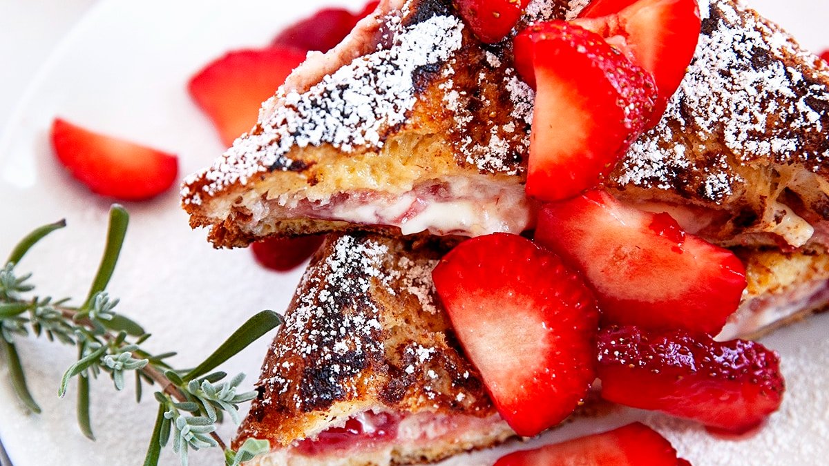 TaraNoland's tweet image. Embark on a journey to relive the comfort foods of classic diner fare with our Brunch Diner Food You Can Make at Home. #brunch #dinerfood #breakfast #pancakes #waffles #eggs #bacon #dinerclassics #roundup noshingwiththenolands.com/brunch-diner-f…